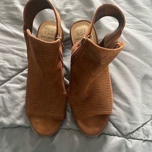 Cute open toe and heel shoe